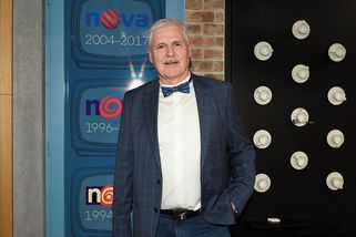 Televizní hvězdu smetlo auto: Hrozná rána, přilba byla na cucky, bez ní bych nebyl, svěřil se moderátor. Nemůže chodit